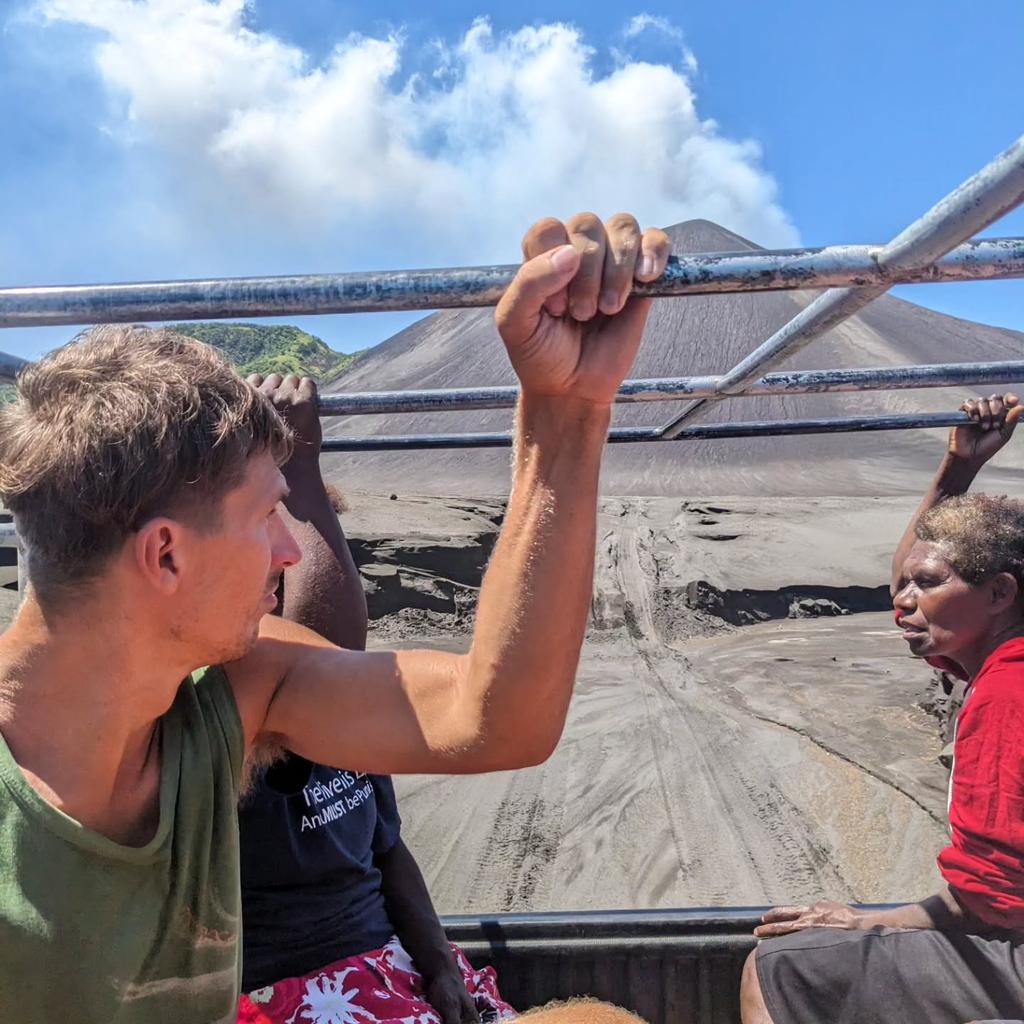 Cestou necestou do Lenakelu