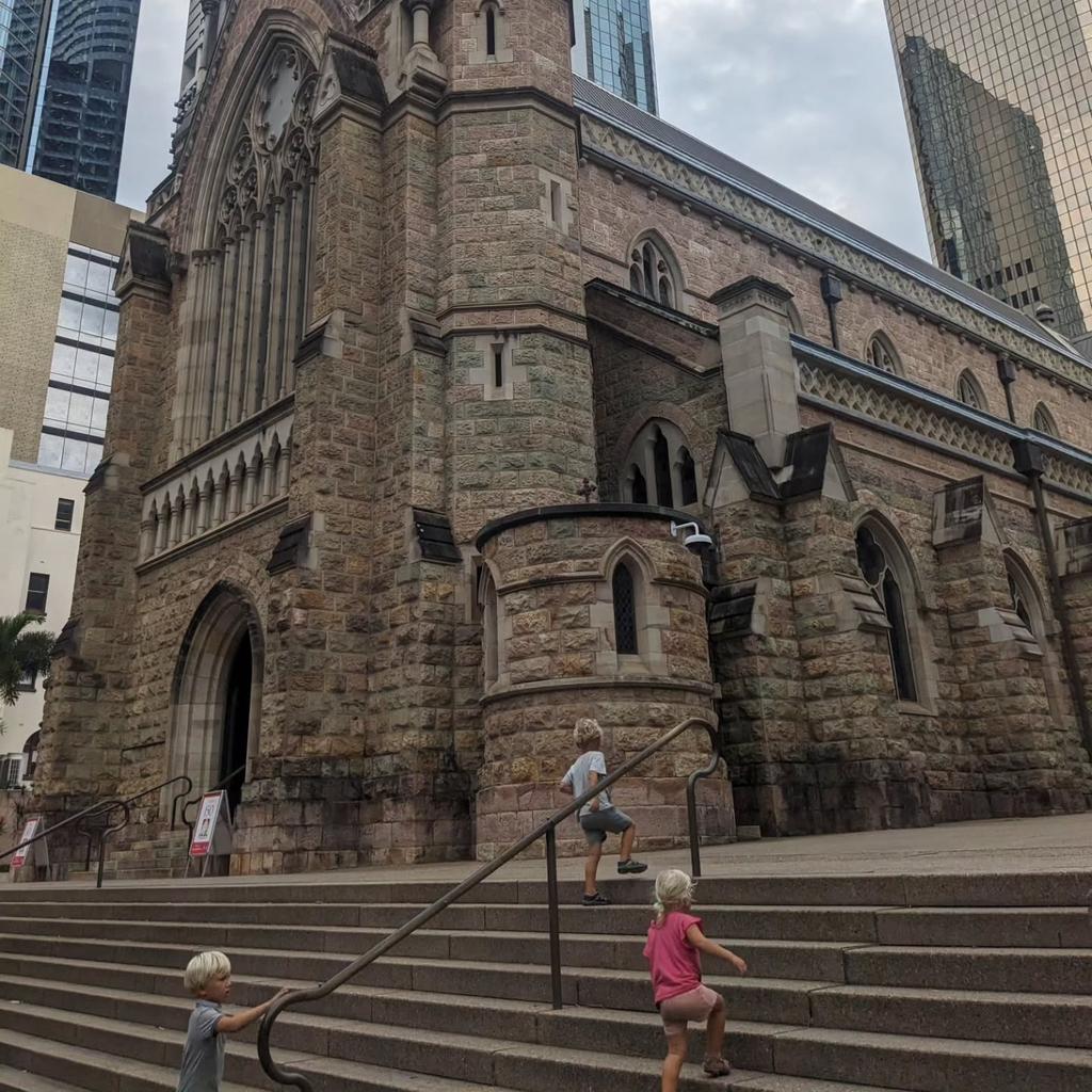 Uprostřed futuristických mrakodrapů...kousek historie