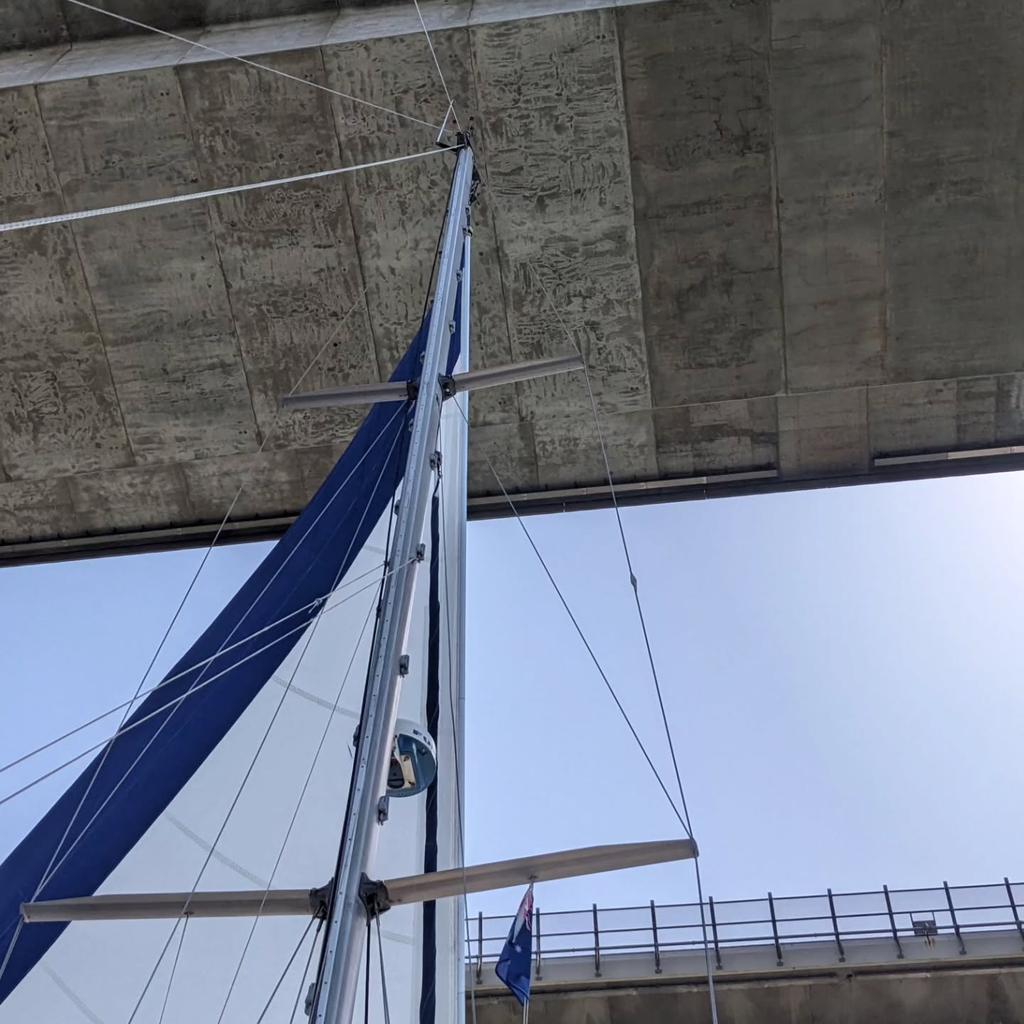 Napětí pod mostem, vlezeme se?