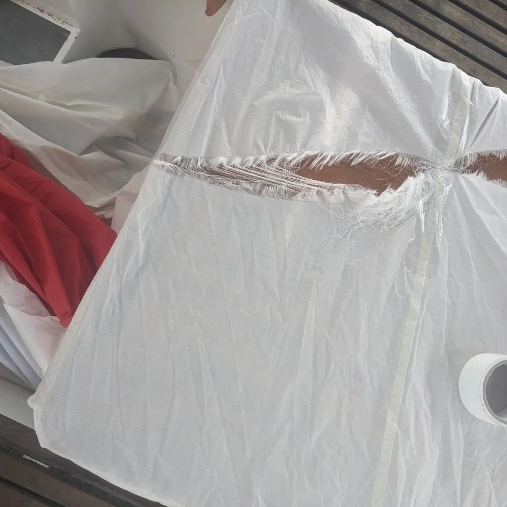 Pojďme si zašít roztržený spinaker...